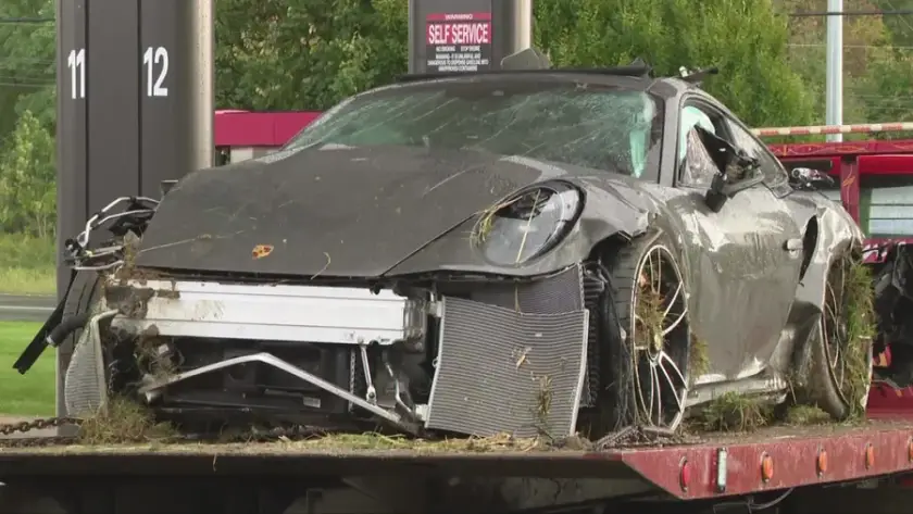 car-accident-on-truck-j0fu95hpcffxs0u9