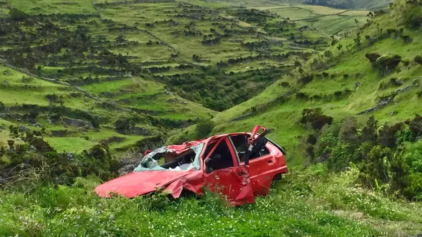 cliffside-car-accident-2xlh0j4zpzwlmgp2